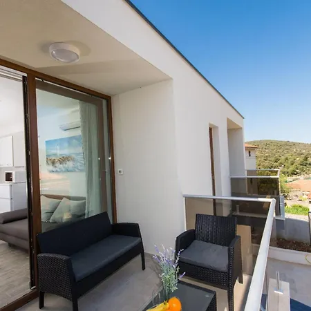 Apartment La - Comfort One-bedroom With Terrace And Sea View *