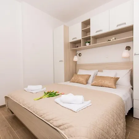 La - Comfort One-bedroom With Terrace And Sea View Apartment Veliki Drvenik