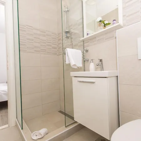 La - Comfort One-bedroom With Terrace And Sea View Apartment Veliki Drvenik