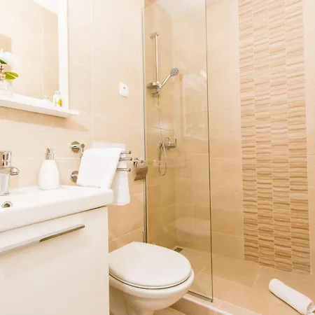 Apartment La - Comfort One-bedroom With Terrace And Sea View Veliki Drvenik